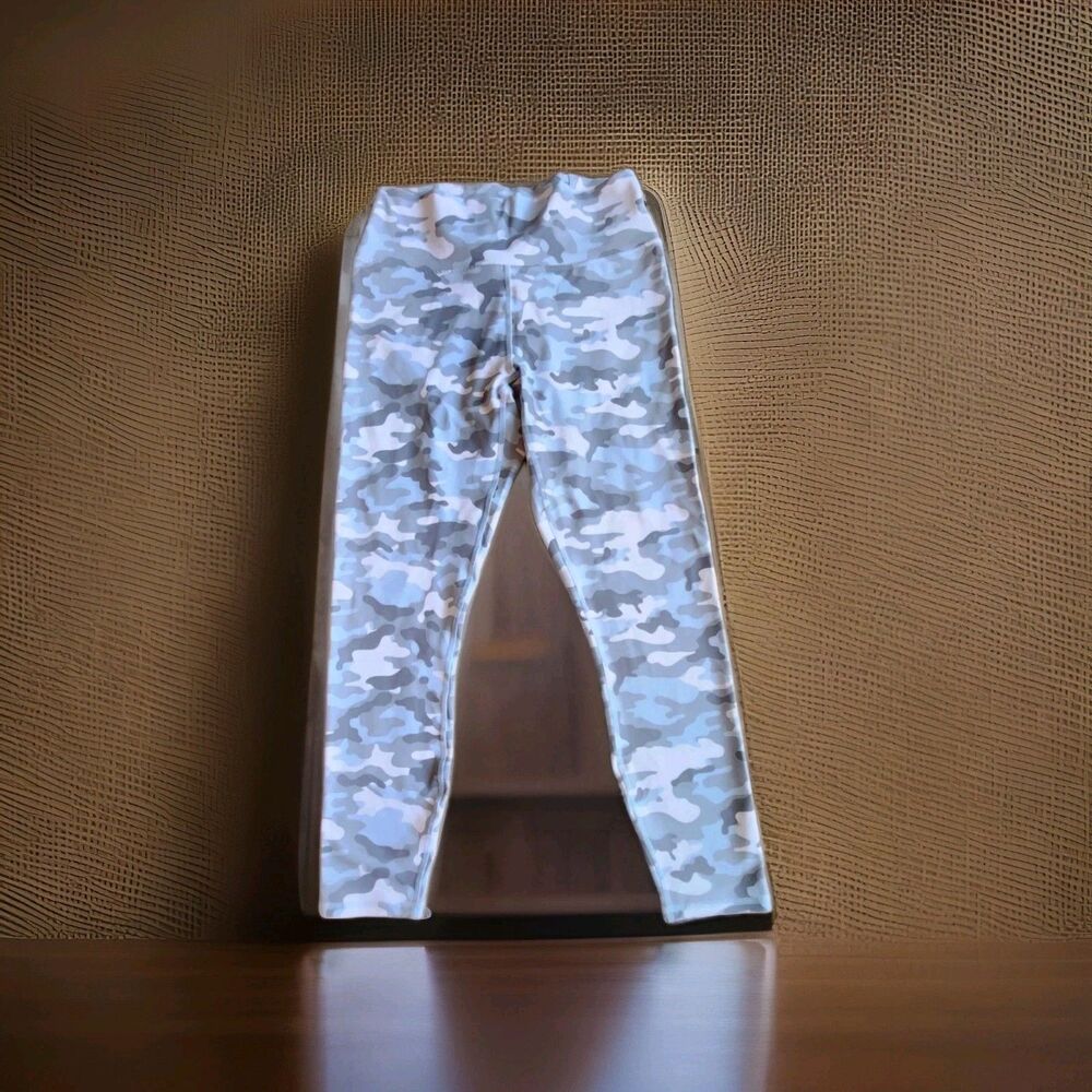 Fabletics NWT Powerhold High Waisted  7/8 Leggings Gray/Pink Camo Sz M MSRP$79